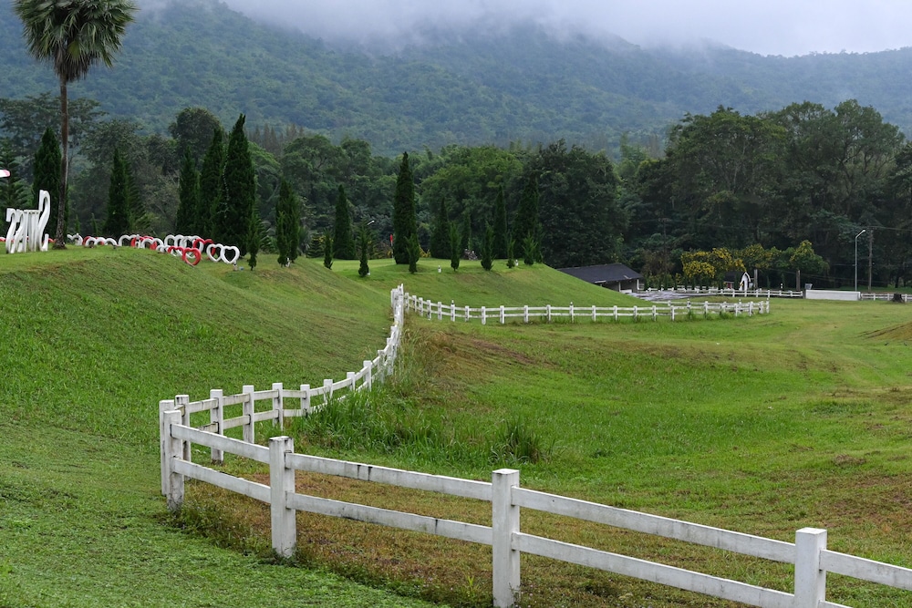 Swiss Valley Hip Resort Ratchaburi 43/50