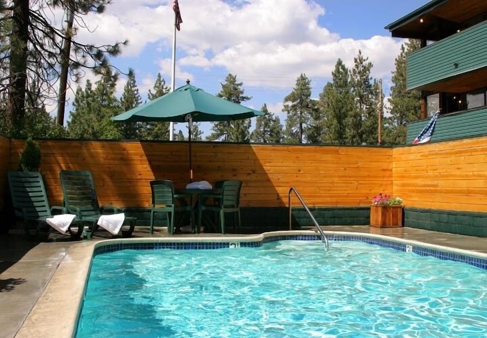 Getaways at Snow Lake Lodge 50/50