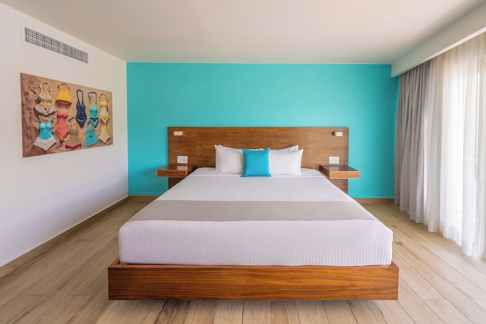 Comfort, King Bed, Mountain View