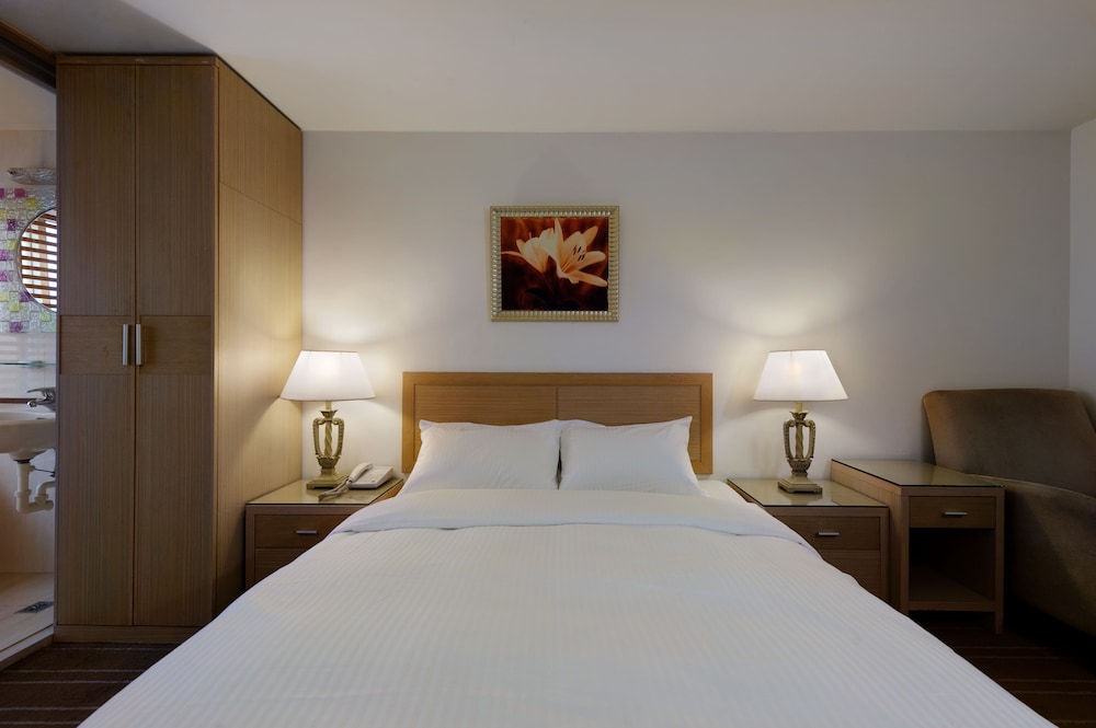 Nei Jiang Hotel 21/38