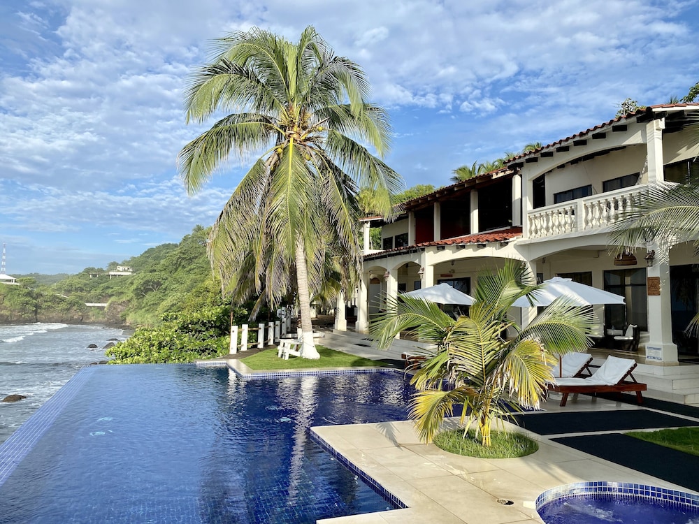 Vista Las Olas Surf Resort 27/30