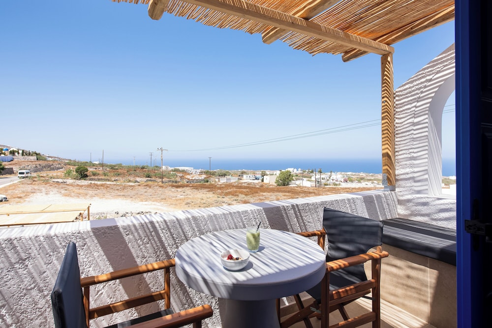 The Noverian Bios Santorini Boutique Hotel 67/78