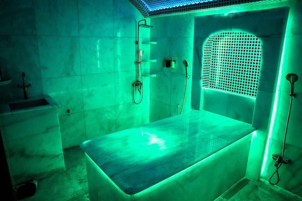 swimming pool spa