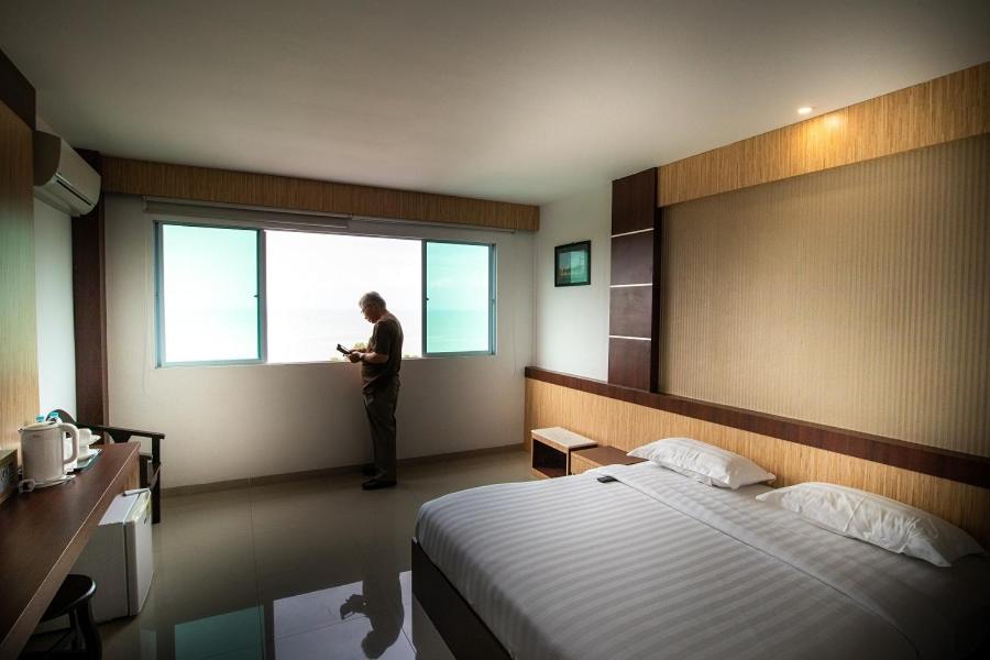 Premier, Queen Bed, Sea View