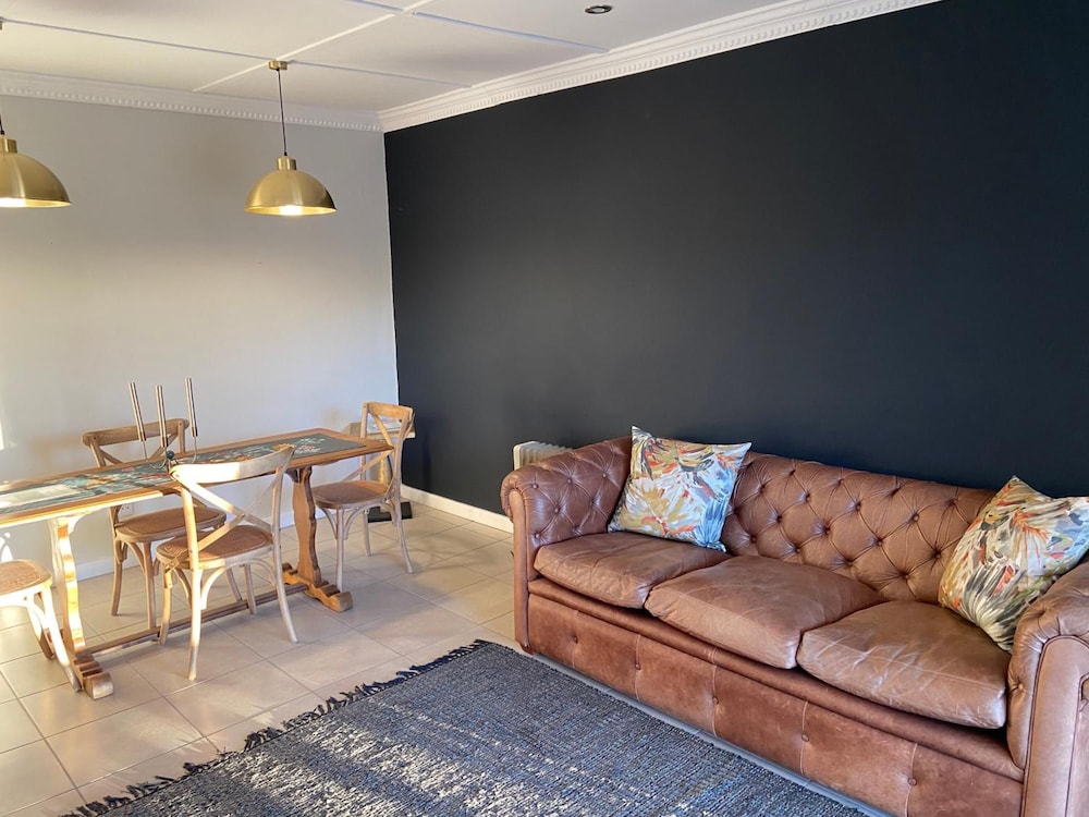 Dellville Country House & Cottages 22/50