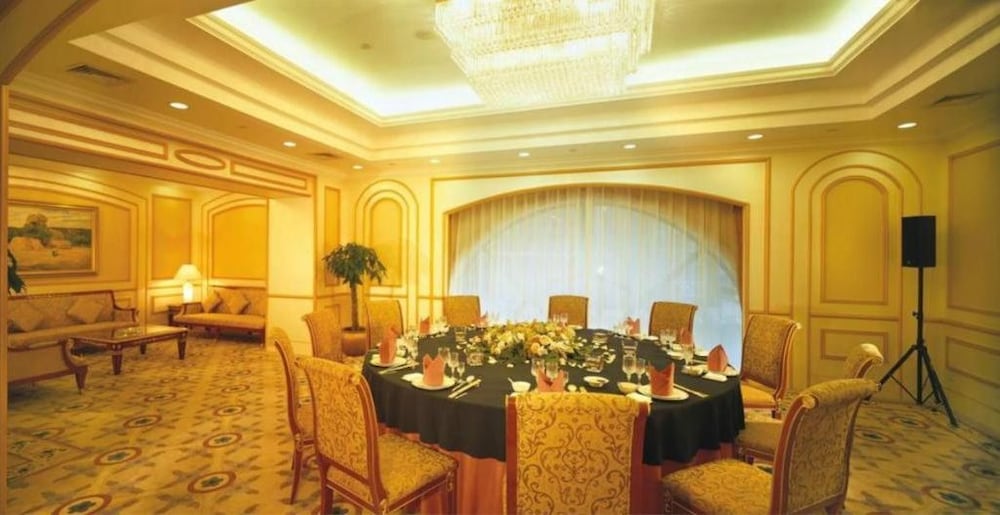 Xinhai Jinjiang Hotel 28/45