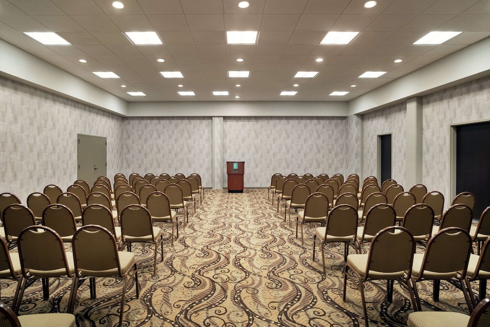 Embassy Suites Brunswick 47/55