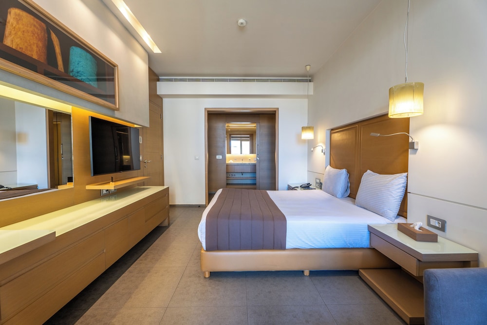 DELUXE, EXECUTIVE, SUITE