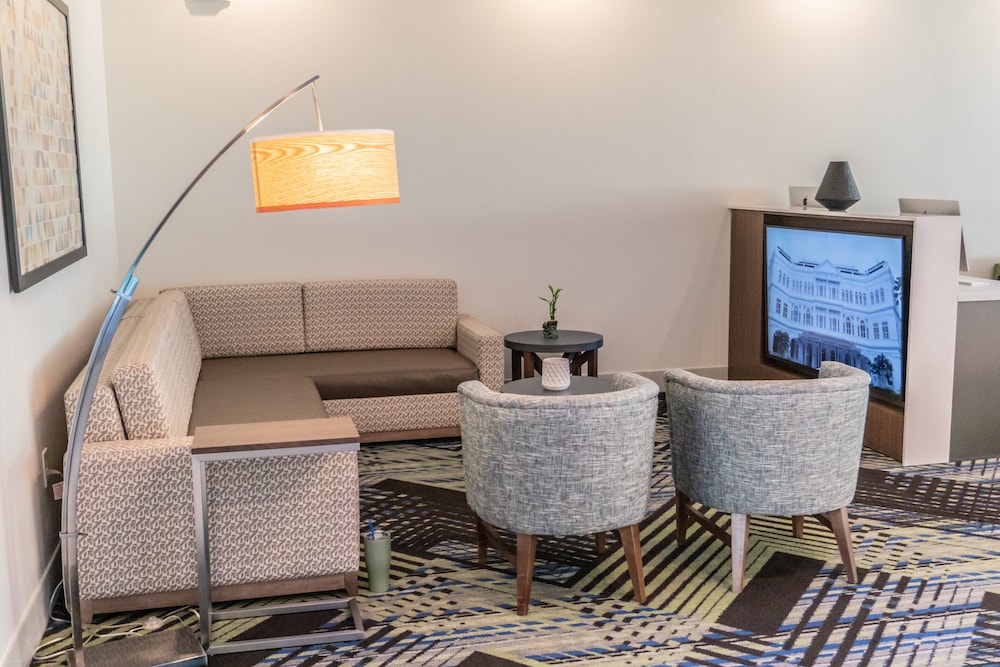 Holiday Inn Express & Suites Birmingham - Homewood 22/33