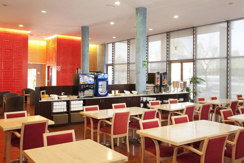 Holiday Inn Express Molins de Rei 48/62