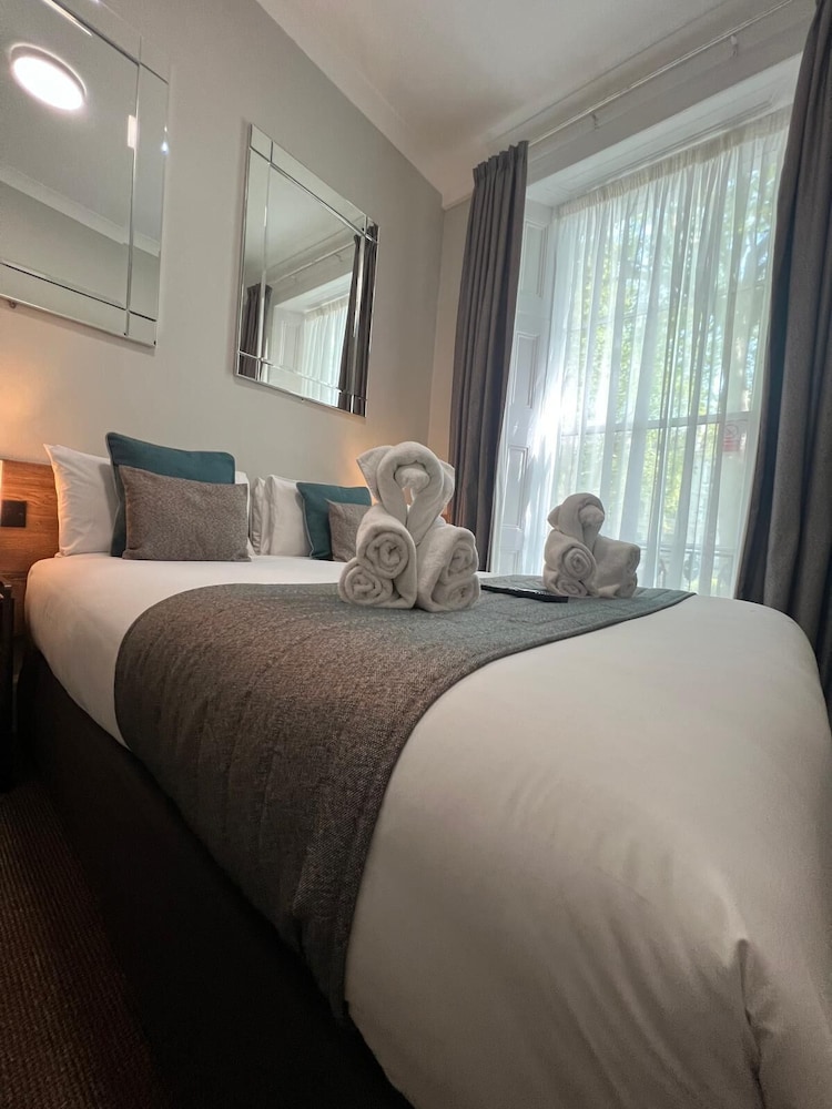 Tudor Court Hotel 12/50
