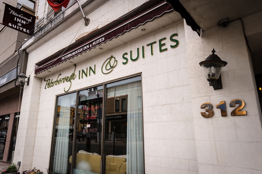 Peterborough Inn & Suites Hotel 2/64