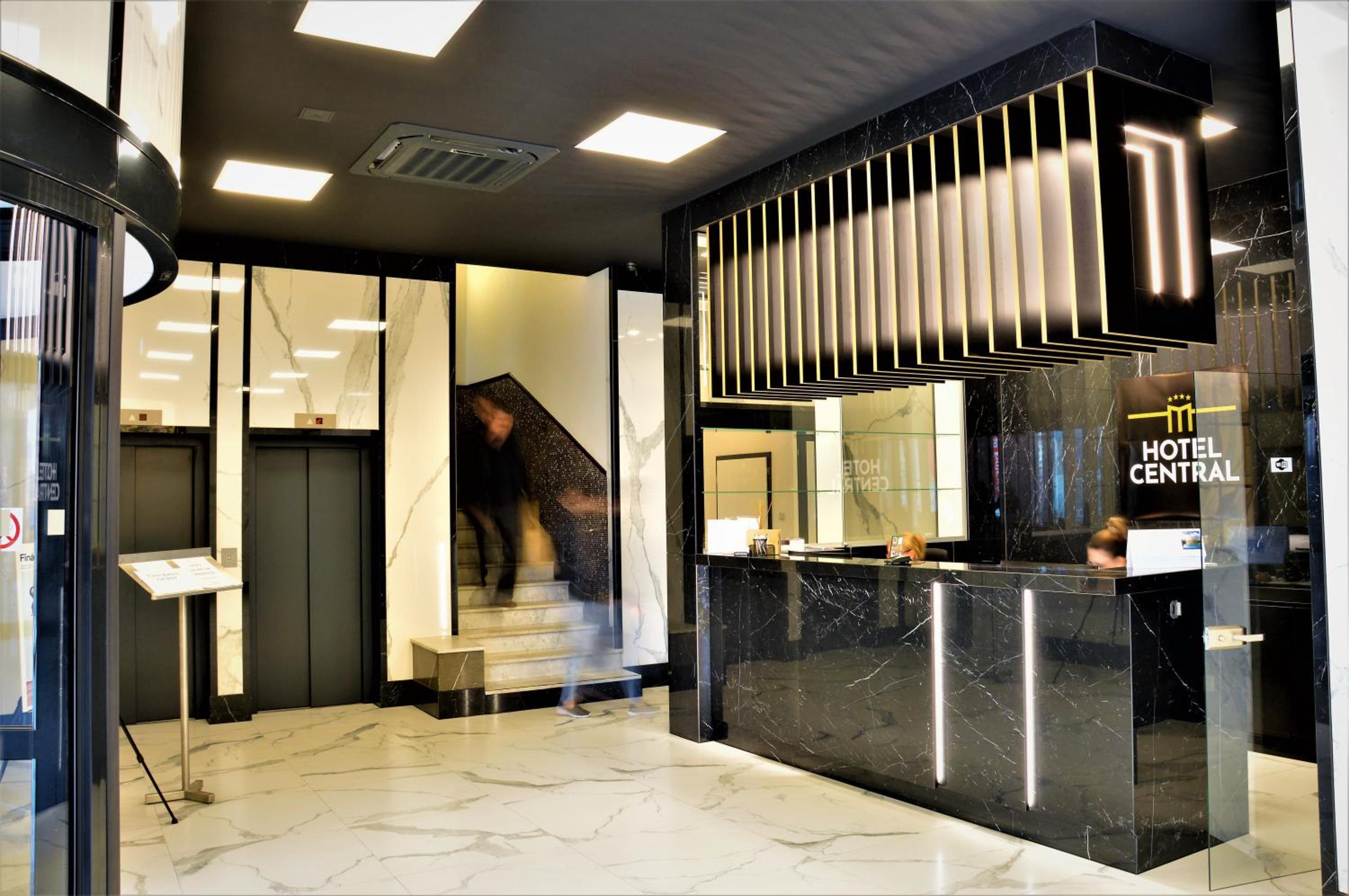 Hotel Central 7/50