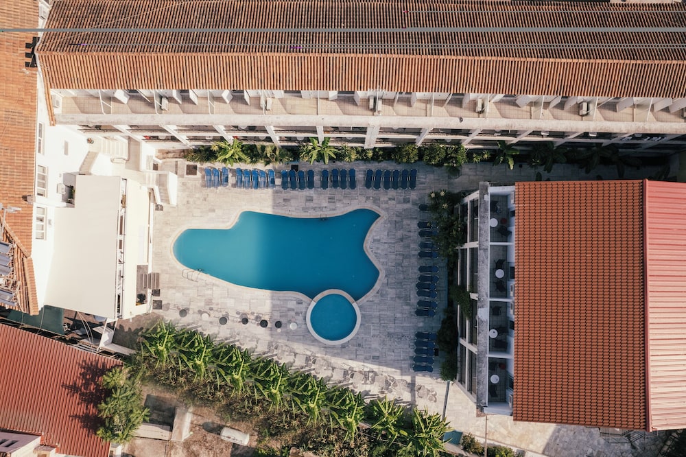 Mojo Hotel 55/60