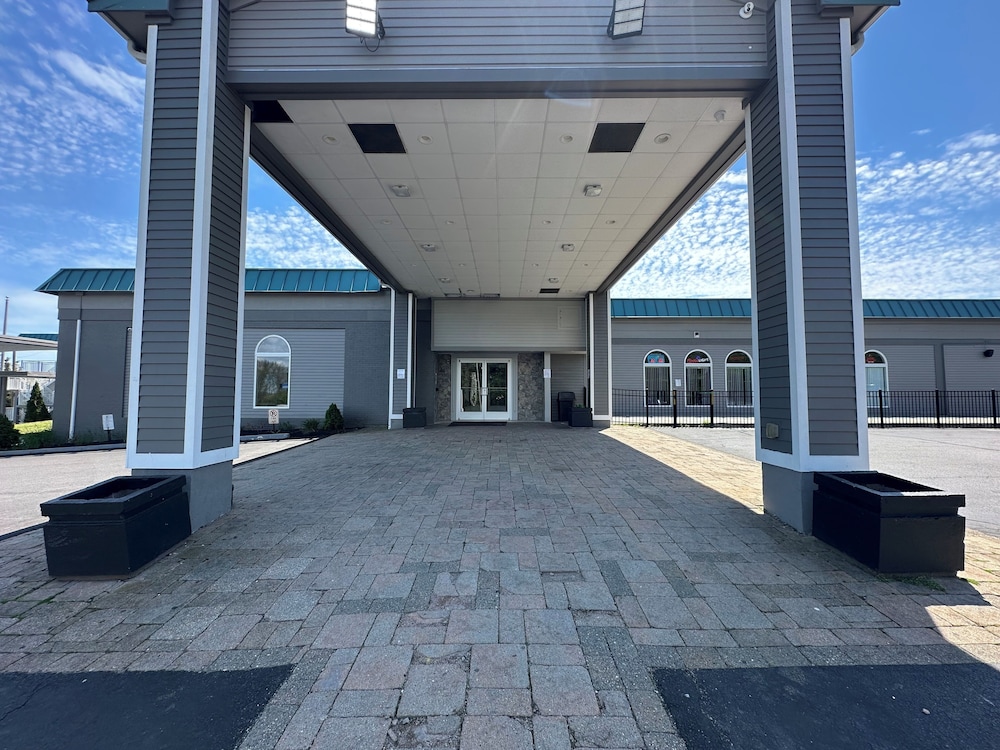New Bedford Inn Suites 63/69