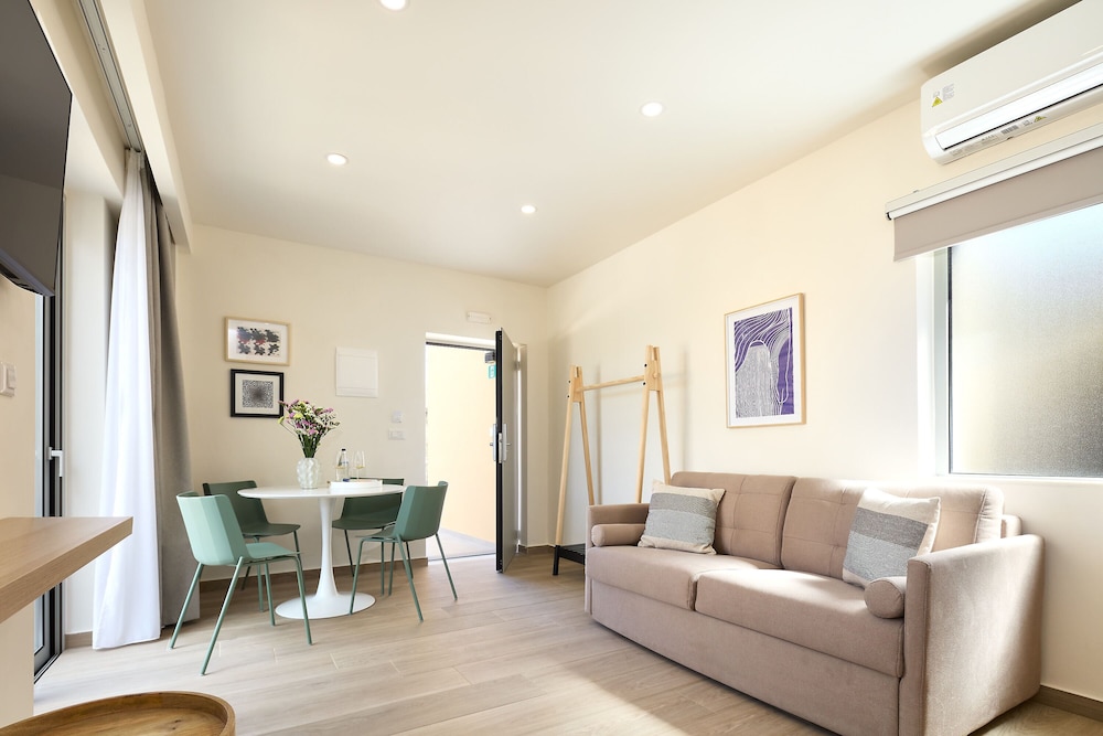 Villaggio Mare Suites 43/60
