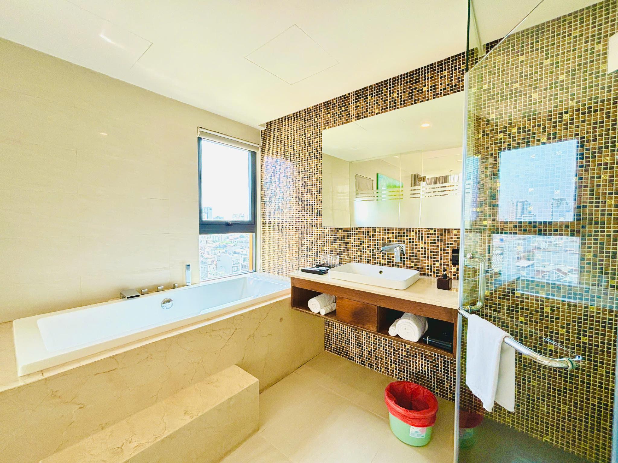 Nam Hotel & Spa 67/70