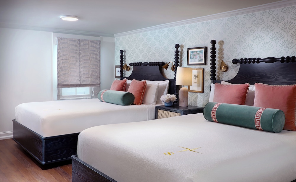 Duval, 2 Queen Beds, Adult Only