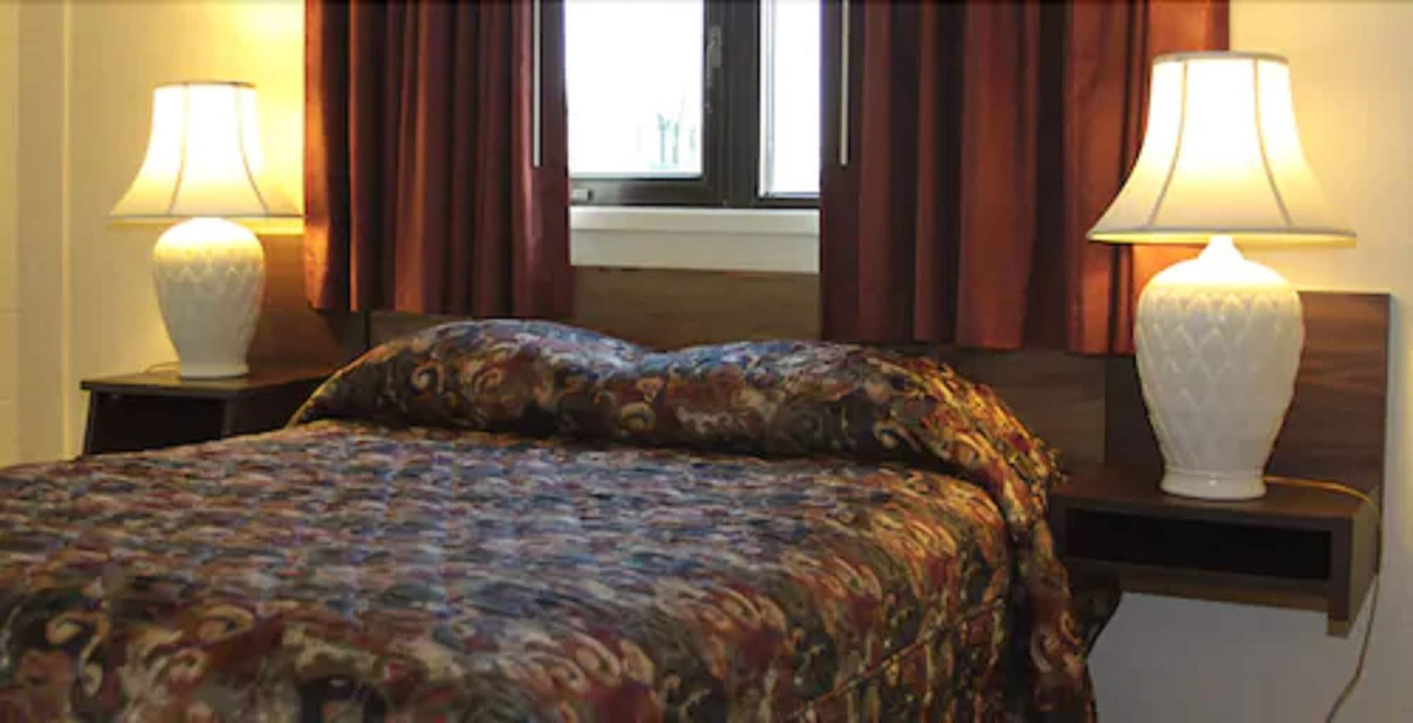 The Driftwood Hotel 15/30
