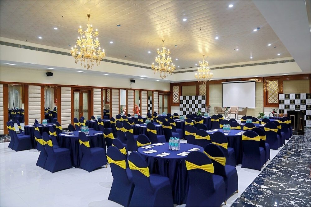 Hotel Hyderabad Grand 33/42