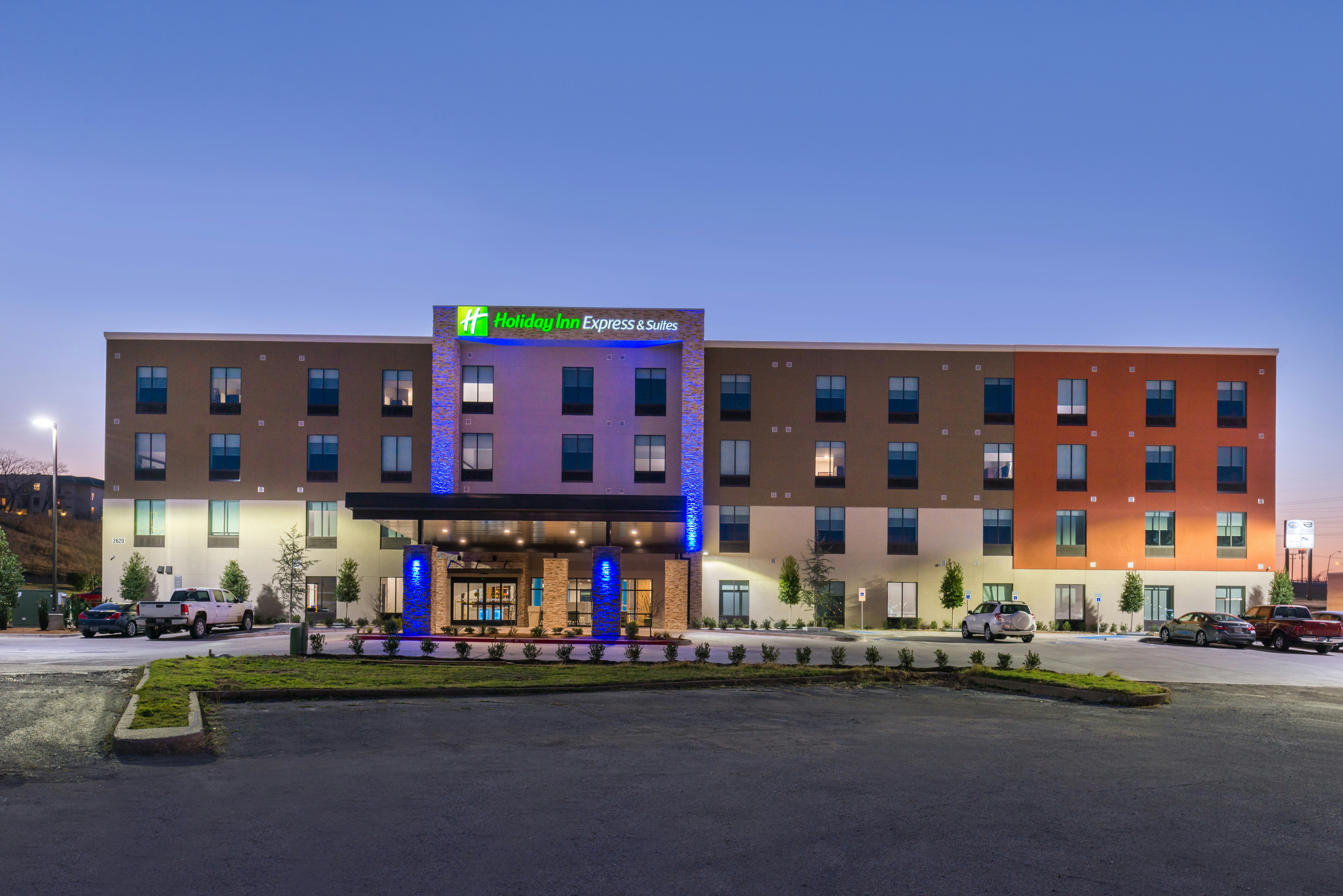 Holiday Inn Express & Suites Fort Worth West 5/45