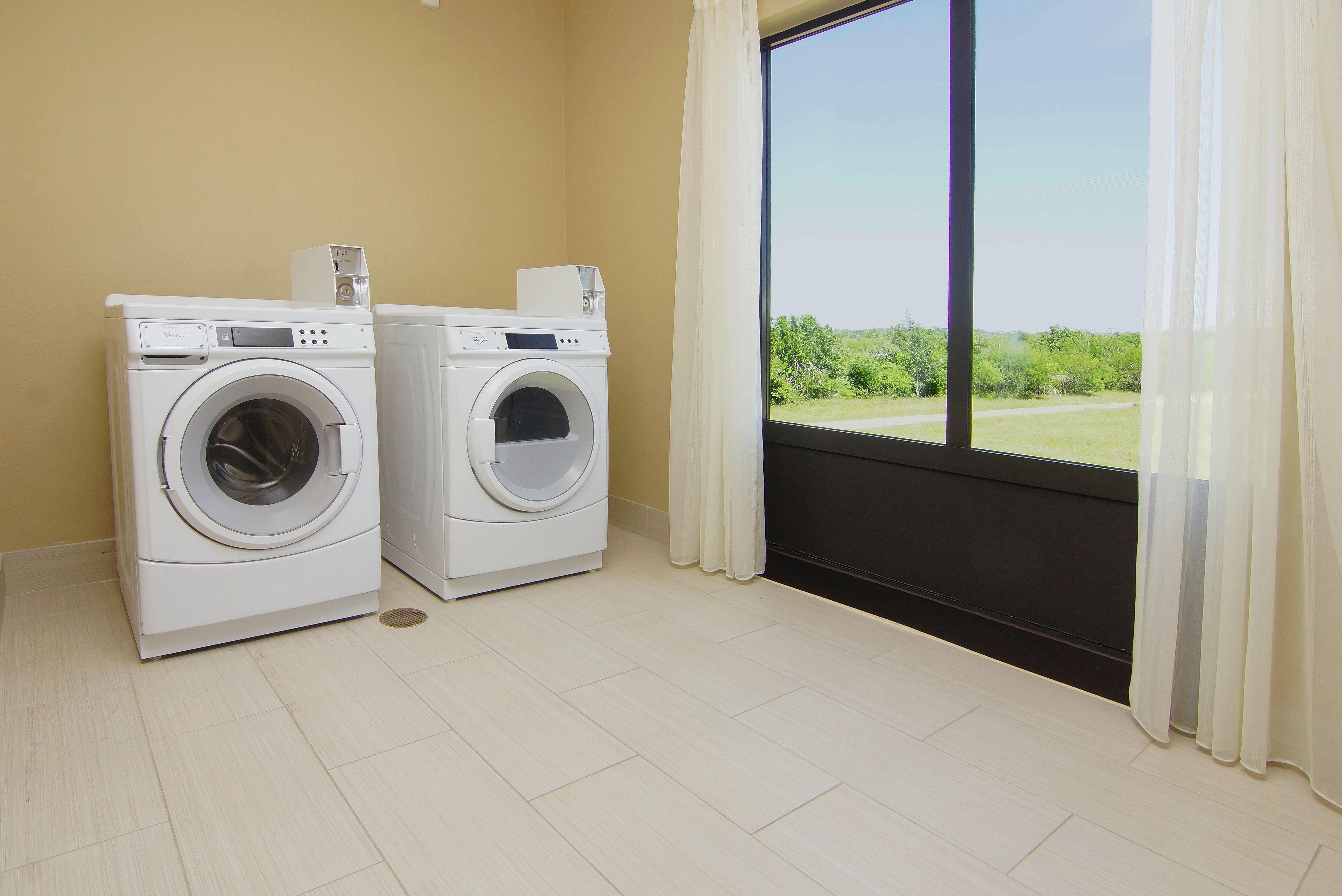 Holiday Inn Express Suites Cuero 25/52