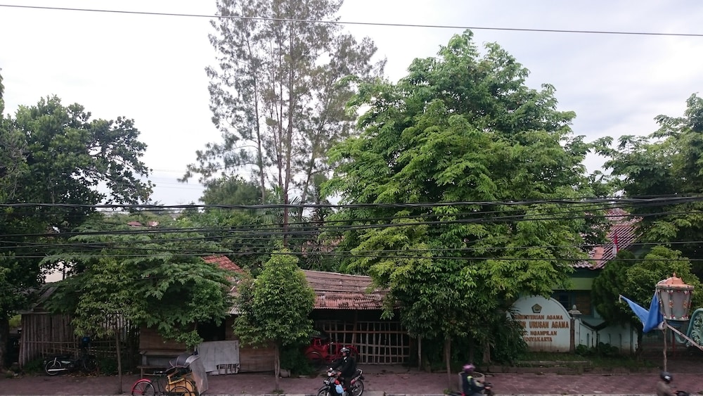 Novatel Yogyakarta 24/44
