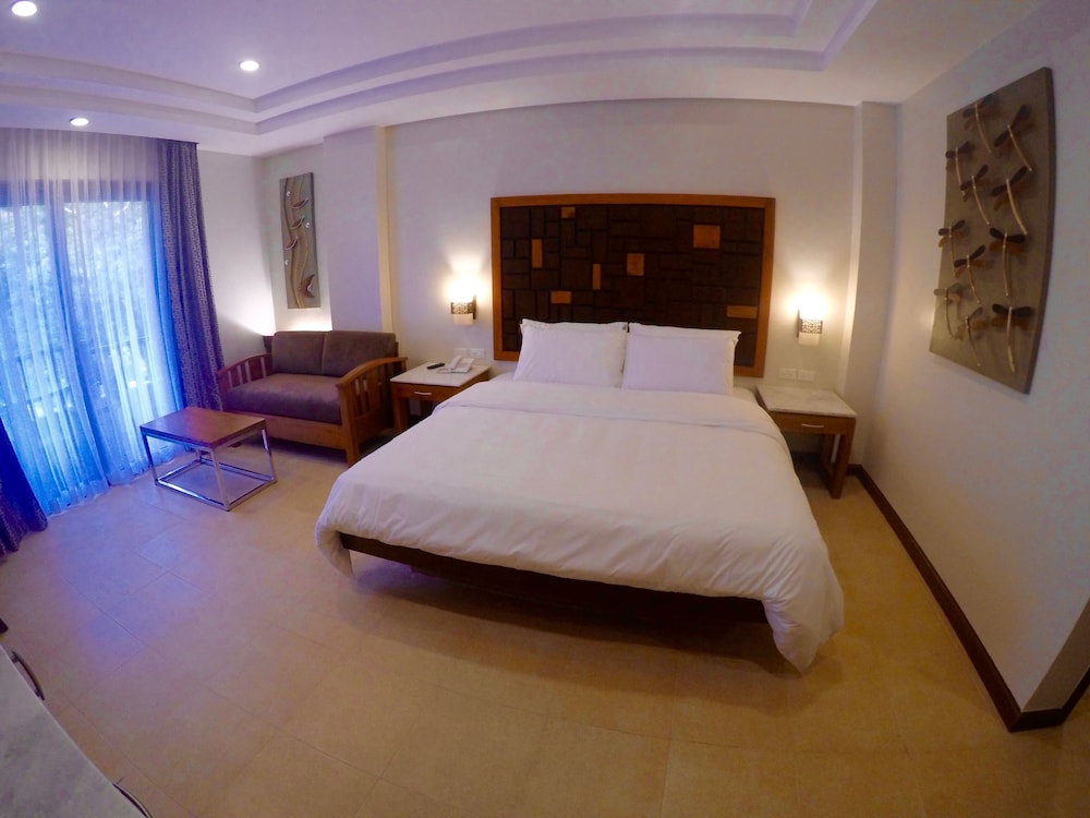 MO2 Lagoon Coron 14/61