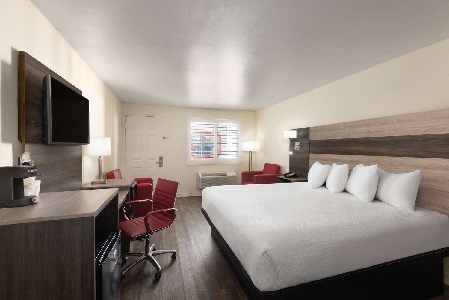 Ramada By Wyndham Kingman 15/52