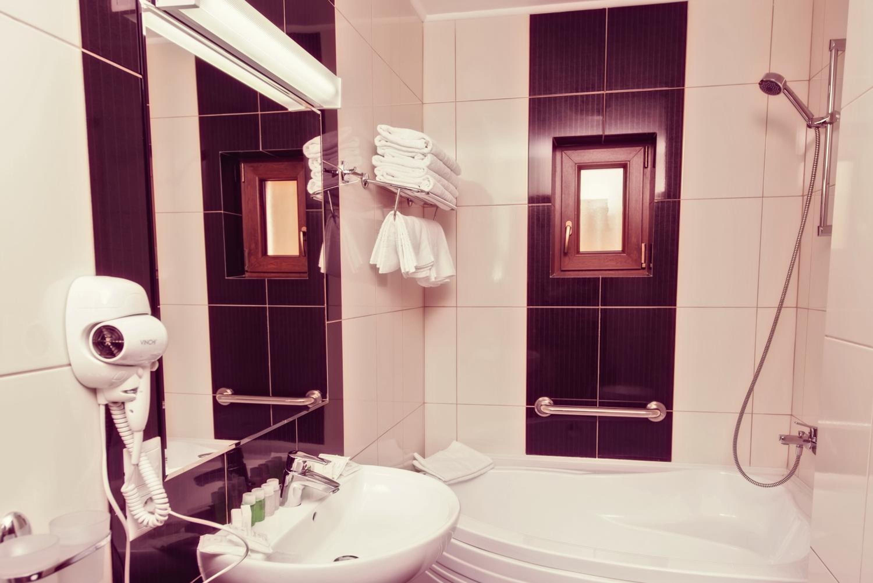 جناح، Hotel Ozana 5/5