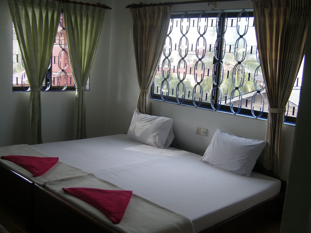 ROOM, DOUBLE BED