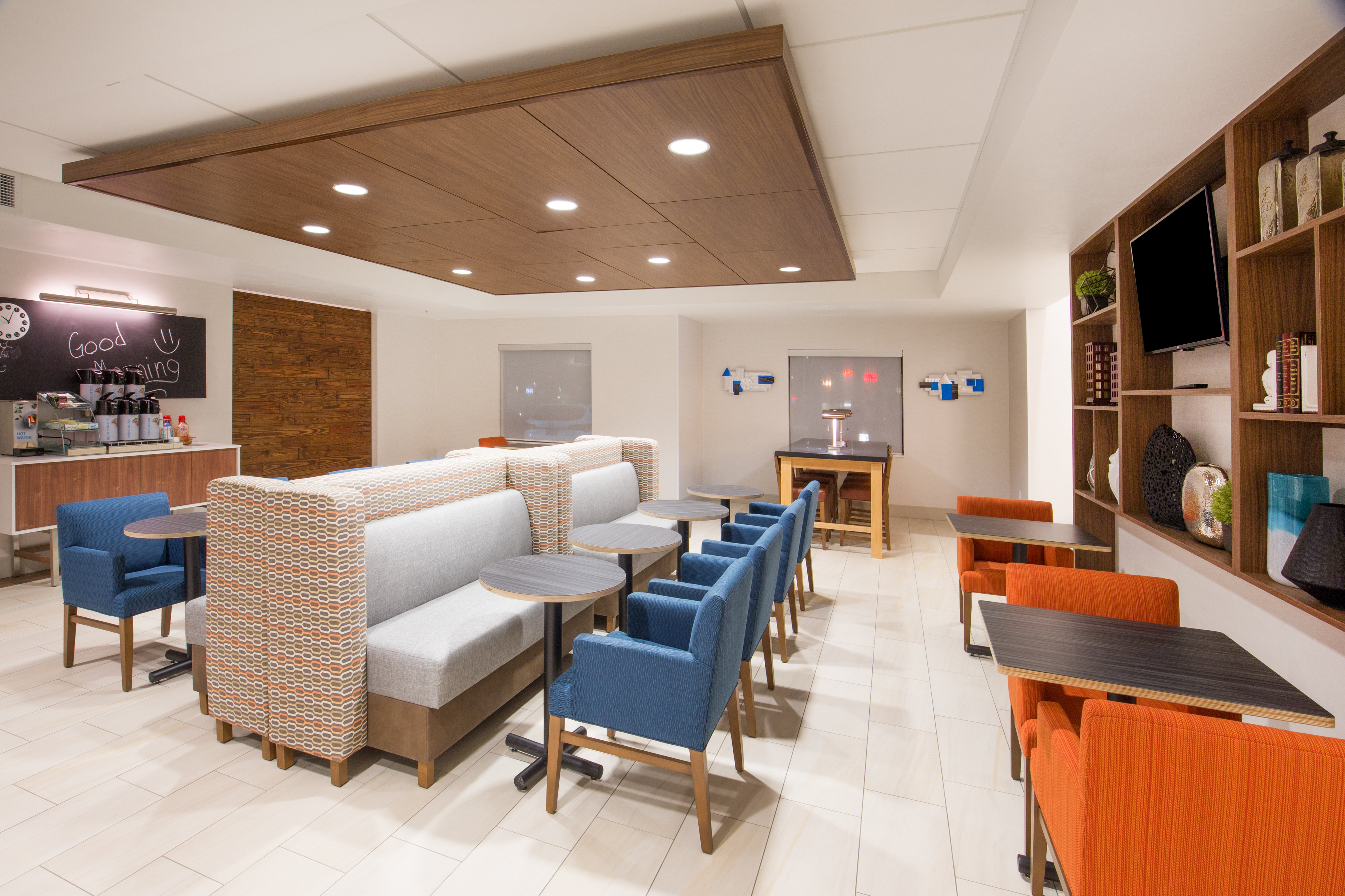 Holiday Inn Express & Suites PAHRUMP 39/61