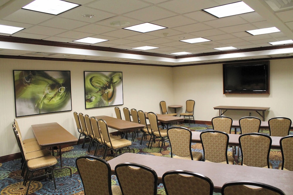 Holiday Inn Express Hotel Suites Cape Girardeau I 55 54/60