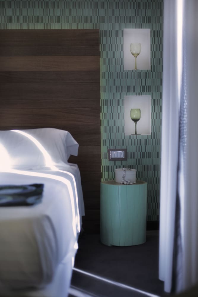 Q Hotel 24/50