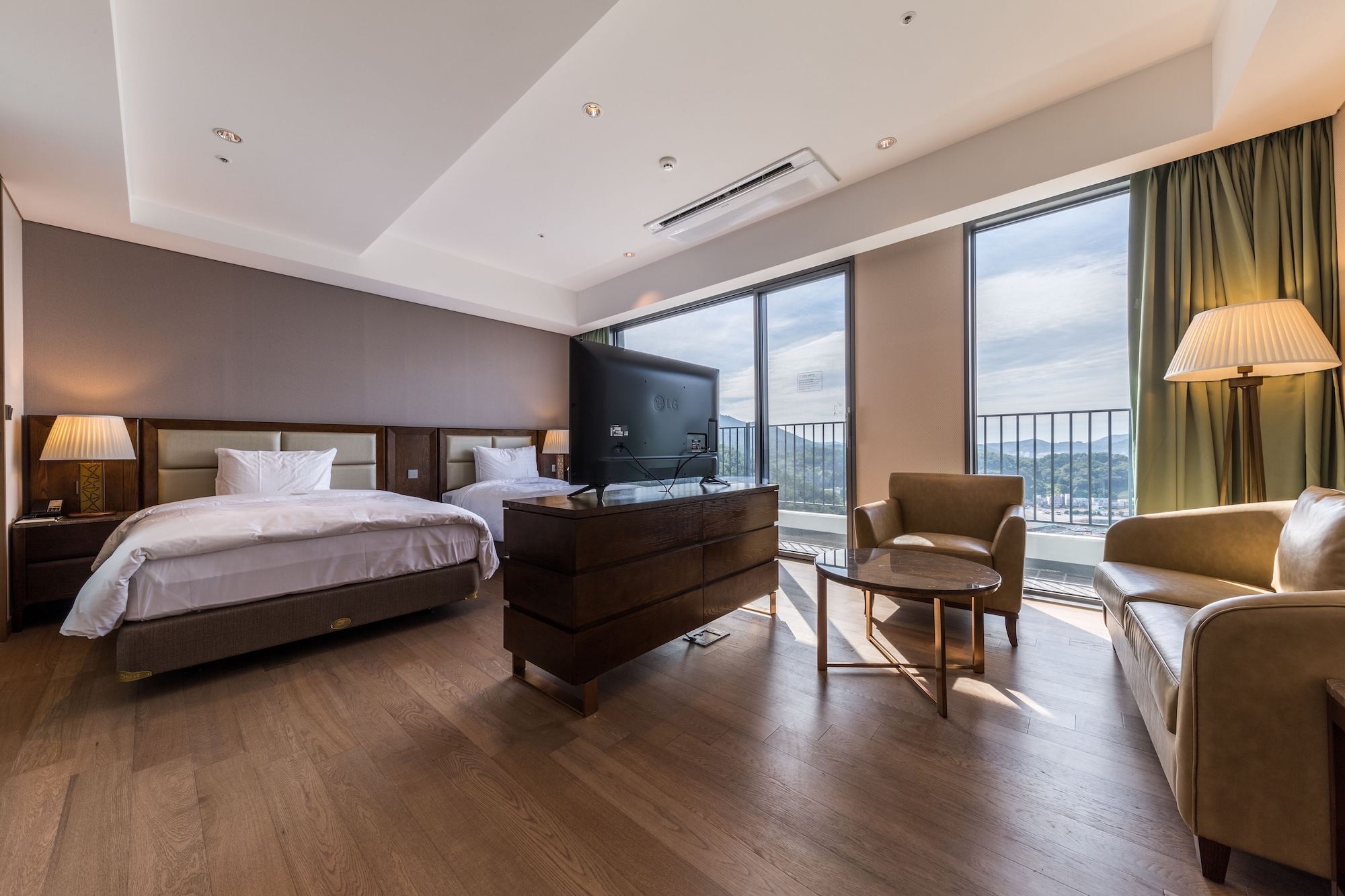 DELUXE, TWIN BEDS, HARBOUR VIEW