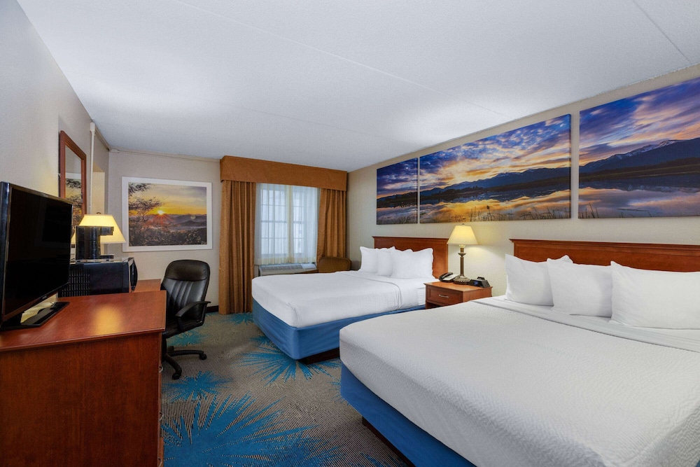 Room, 2 Queen Beds, Pet Friendly