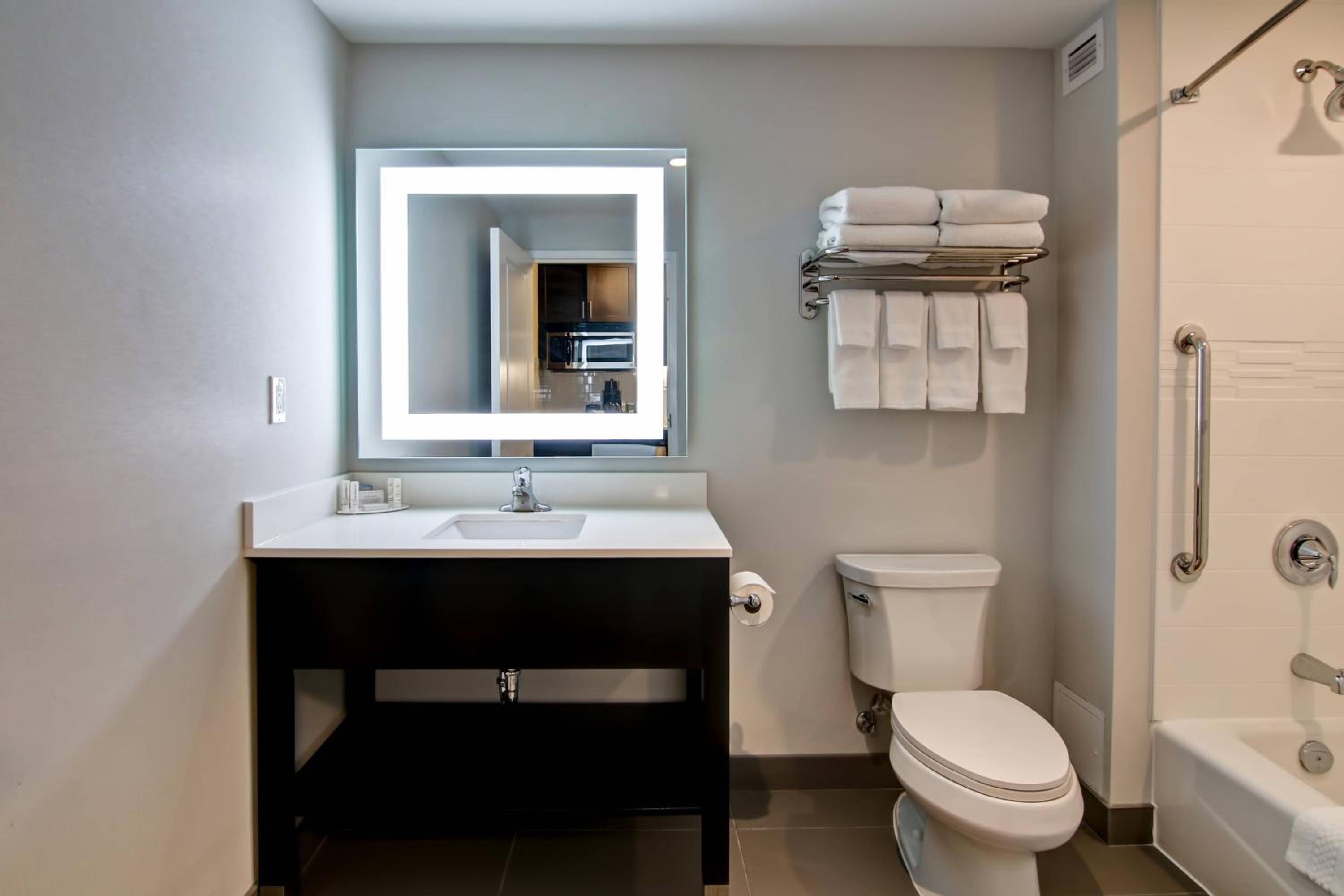 استوديو بسريرين كوين بإطلالة على المدينة، Towneplace Suites Kincardine 2/2