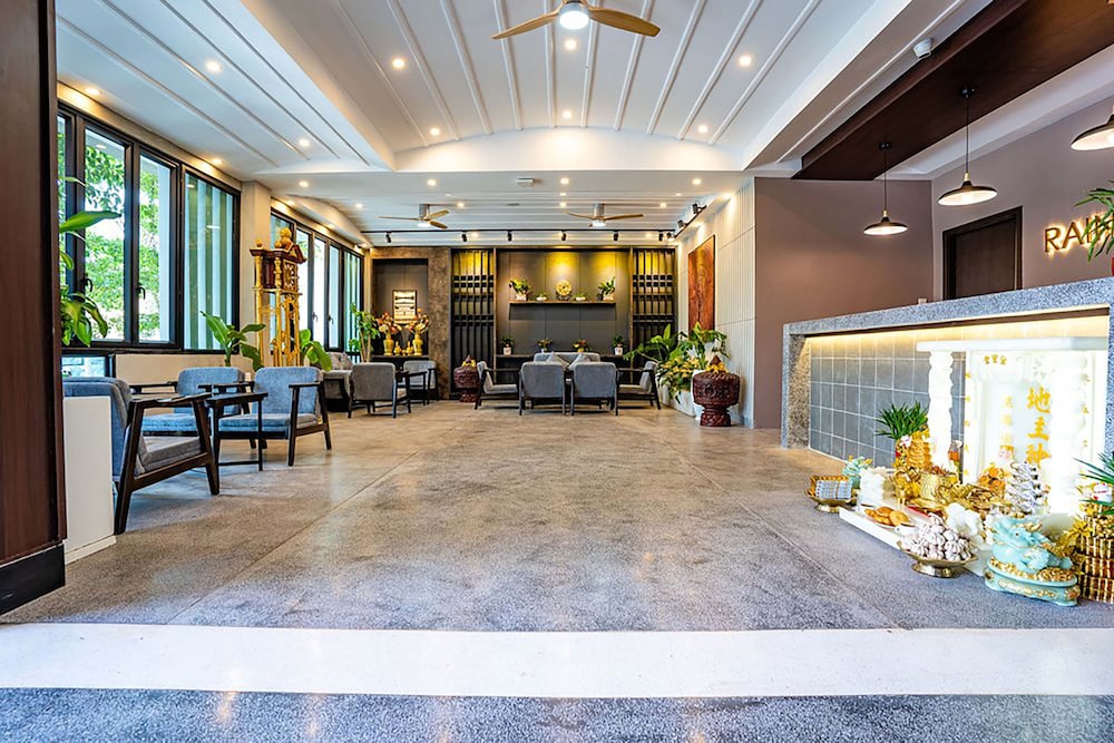 Rainforest Hotel by NSUN 5/50