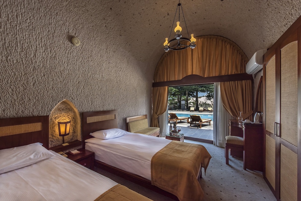 Cave, Double Bed, Garden Floor