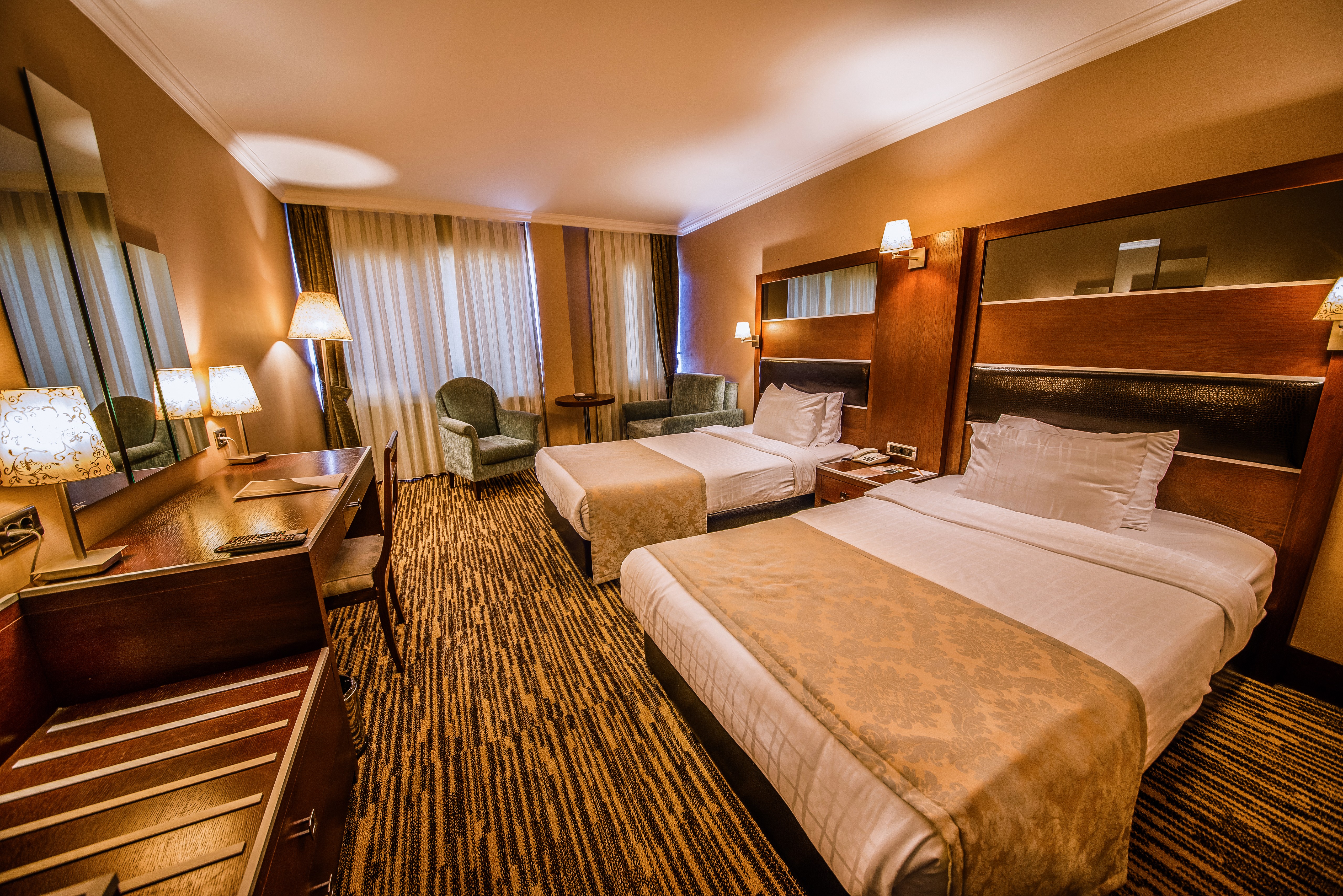 DELUXE, TWIN BEDS
