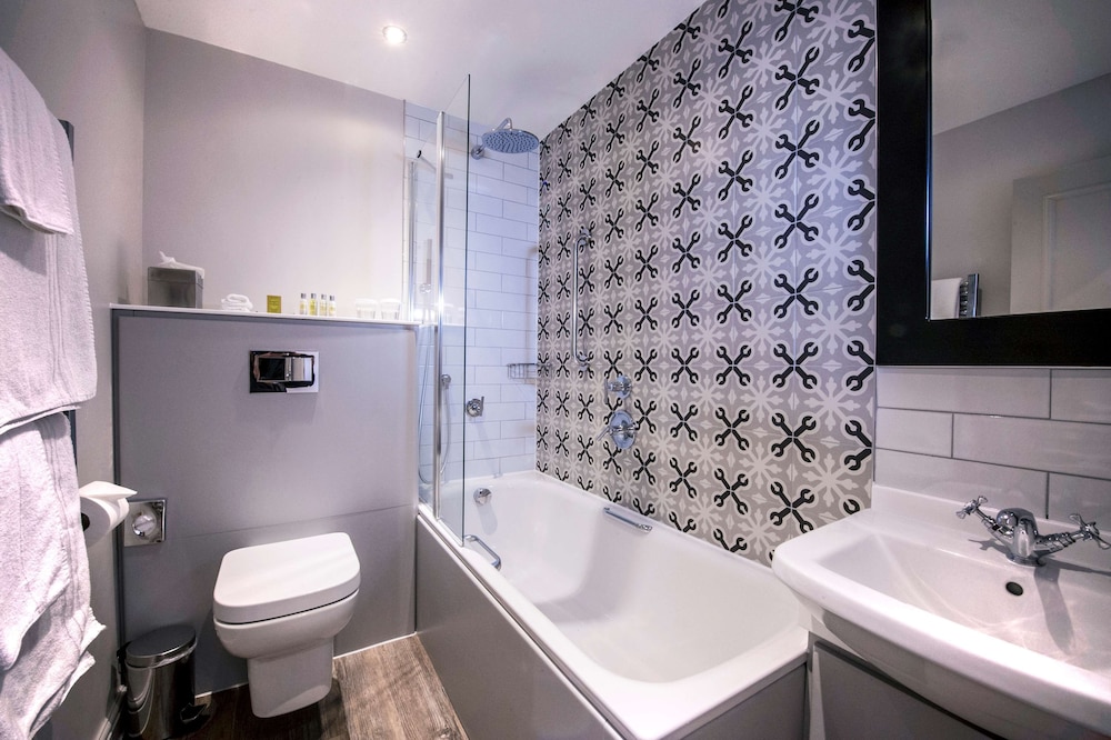 DoubleTree by Hilton Cheltenham - Cotswolds 8/70