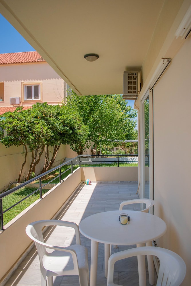 Dimitra &amp; Evdokia Hotel 34/38