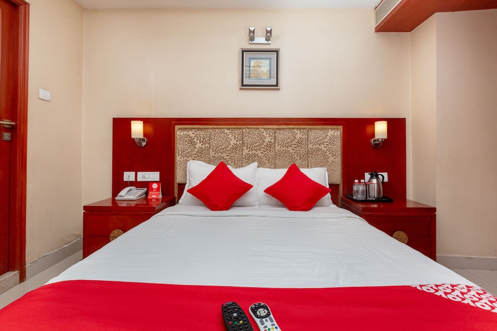 Metro Grand Hotel 8/42