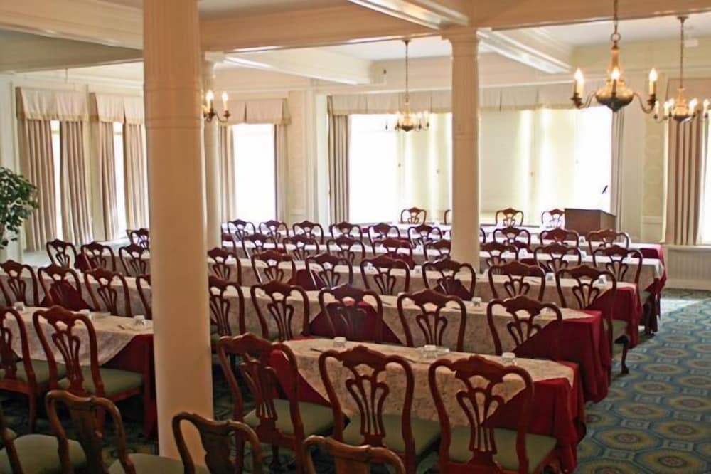 Middlebury Inn 52/68