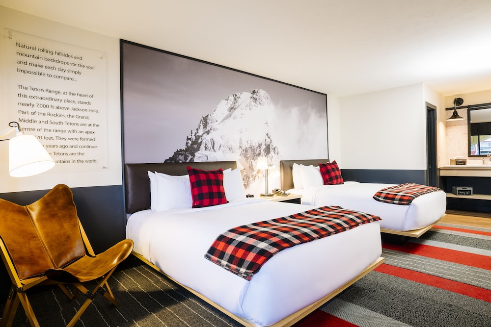 Mountain Modern Motel 14/72