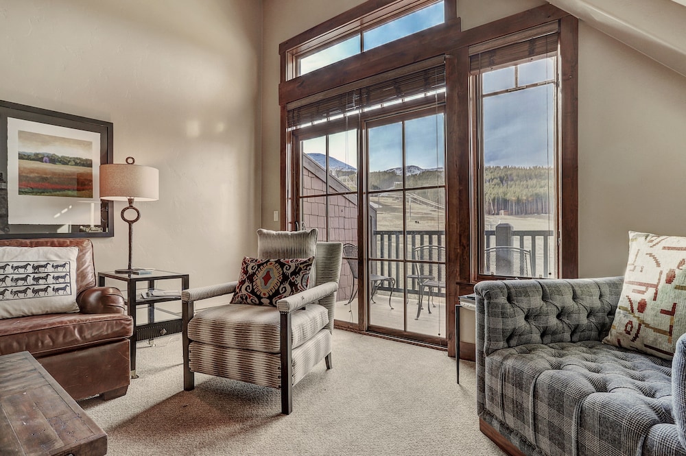 Crystal Peak Lodge 36/74