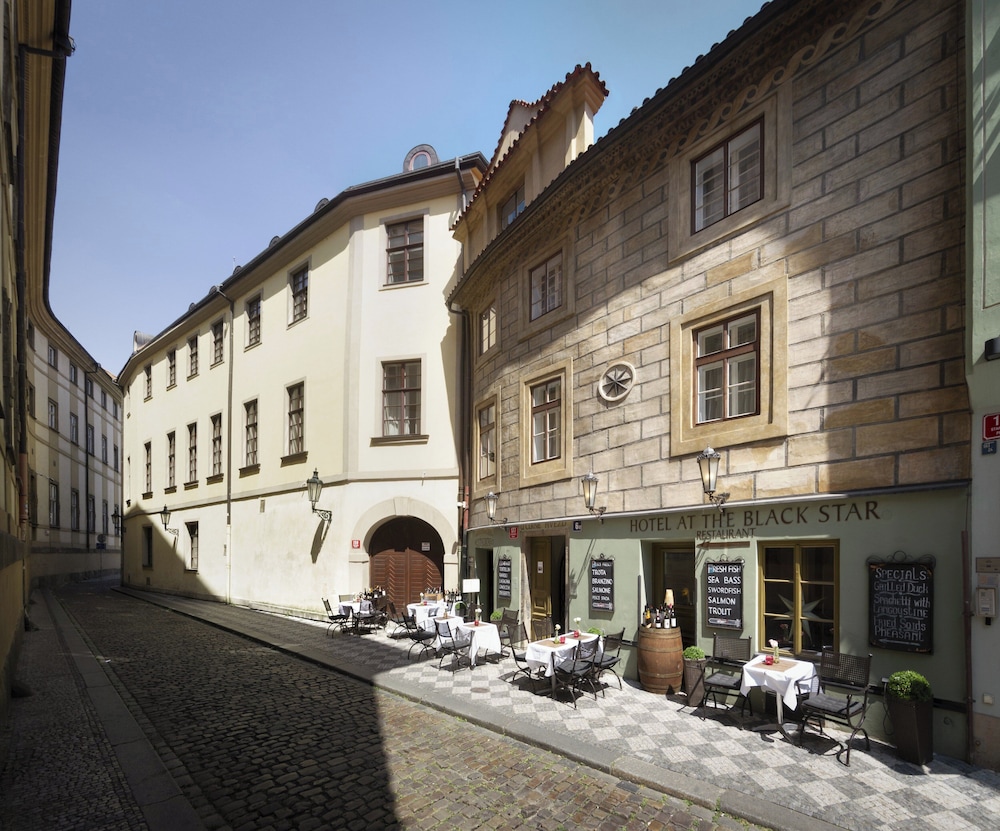 Black Star Suites 37/44