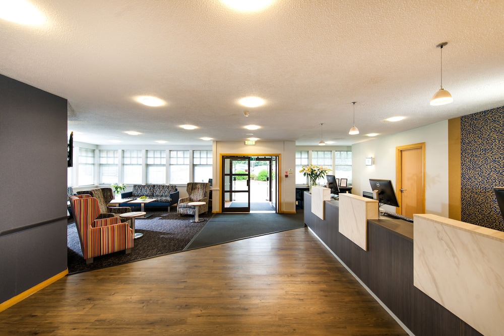 Lobby at Leonardo Inn Hotel Aberdeen Airport, ABERDEEN