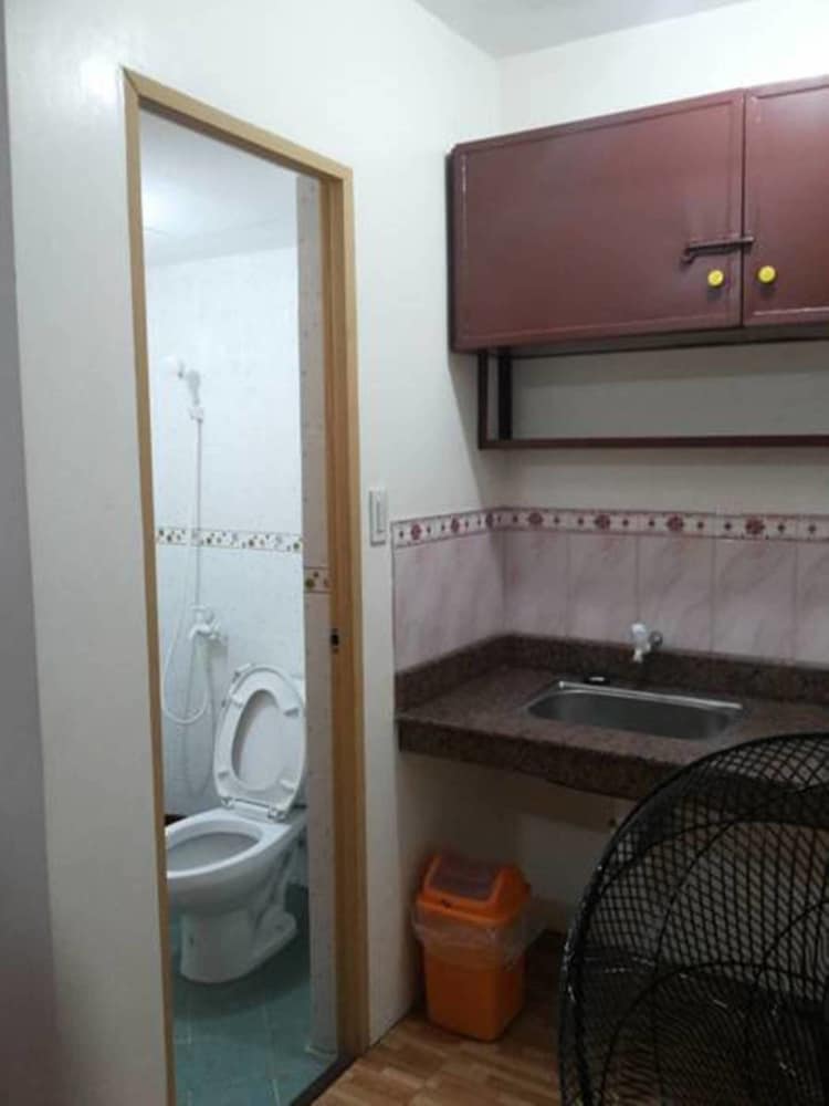 Budget Studio Unit In Makati 34/38