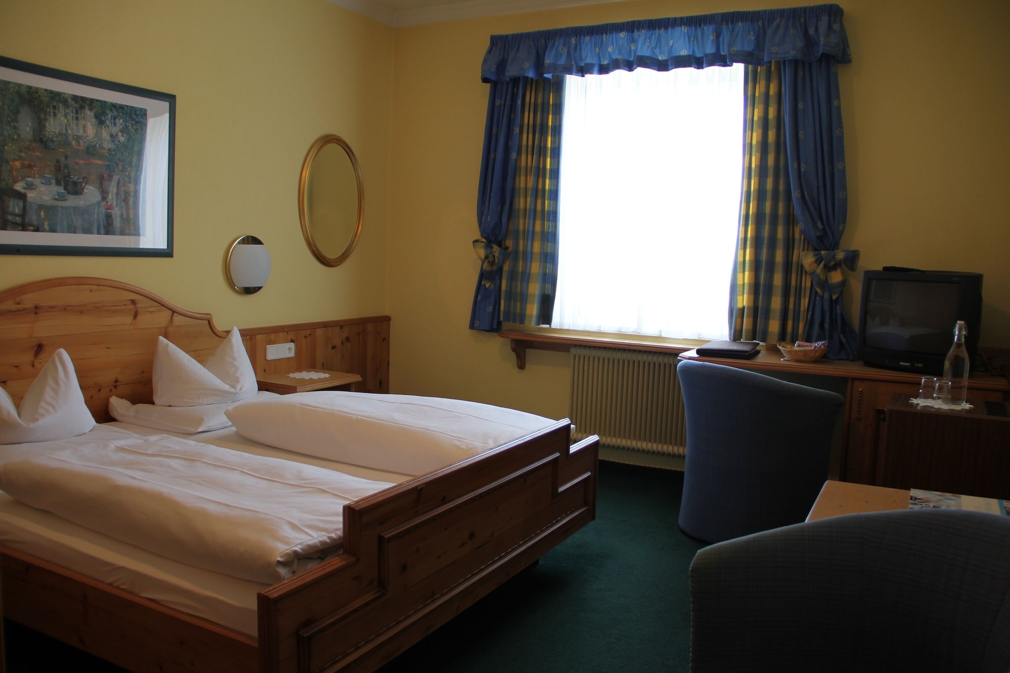 ROOM, SINGLE, DOUBLE BED